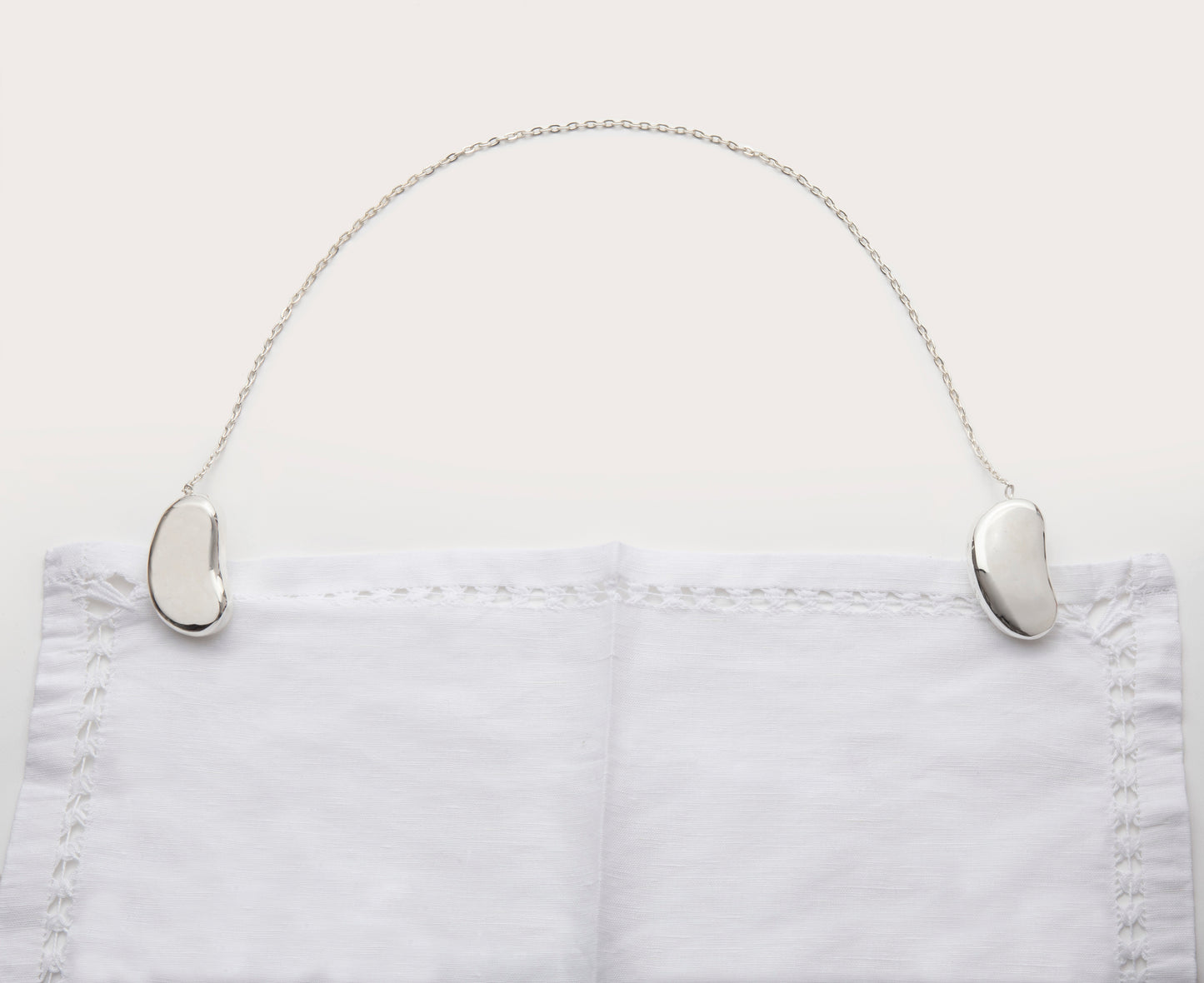 Bib Chain, Bean