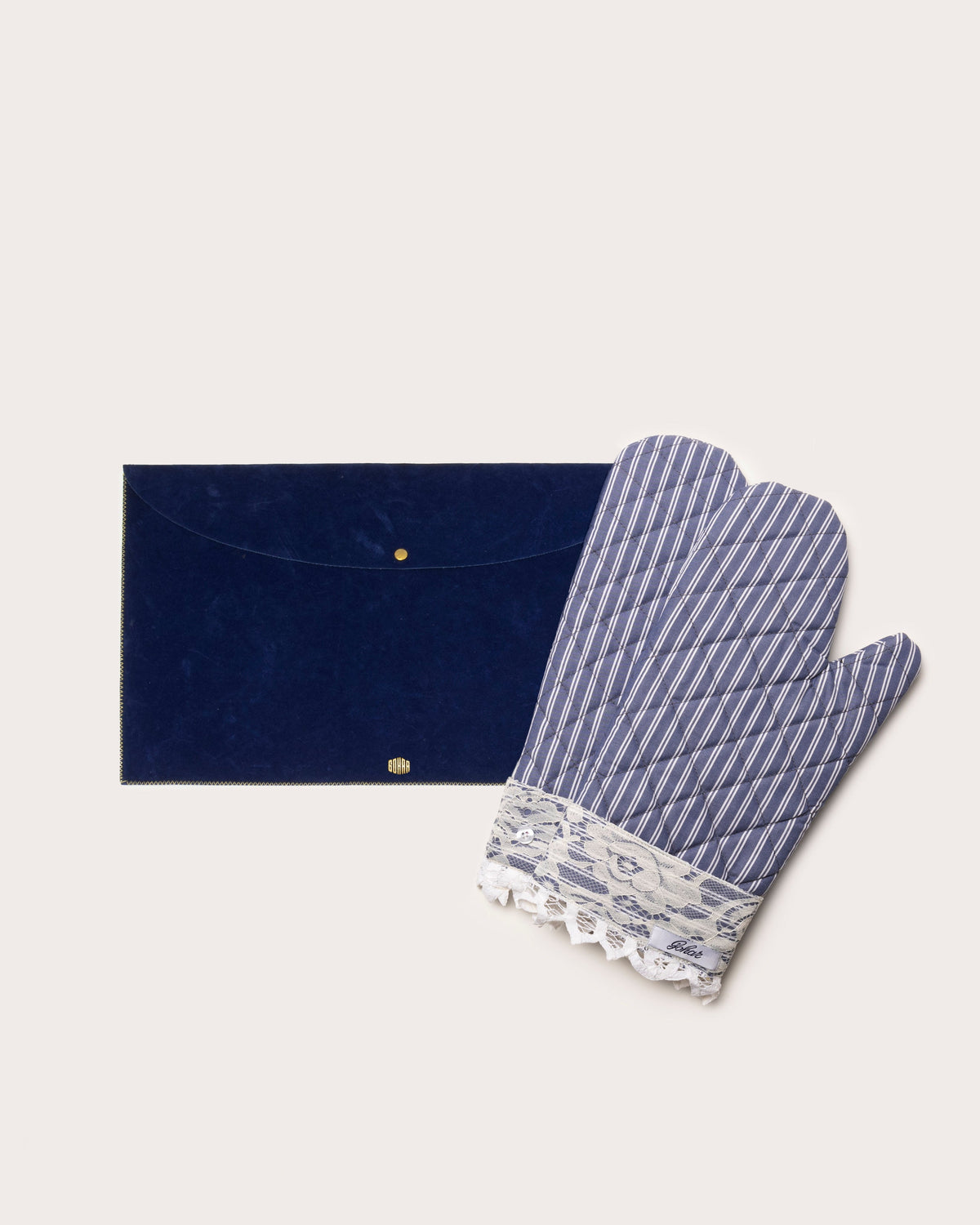 Oven Gloves with Battenberg Lace Trim, Gohar World – alternate view