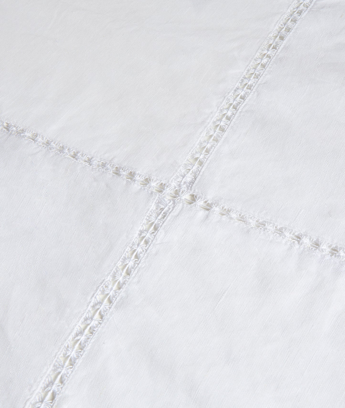 Yuki Tablecloth with Hemstitch