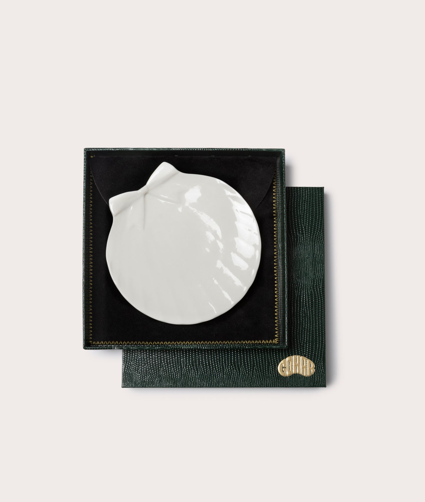 Sadaf Plate, Trinket