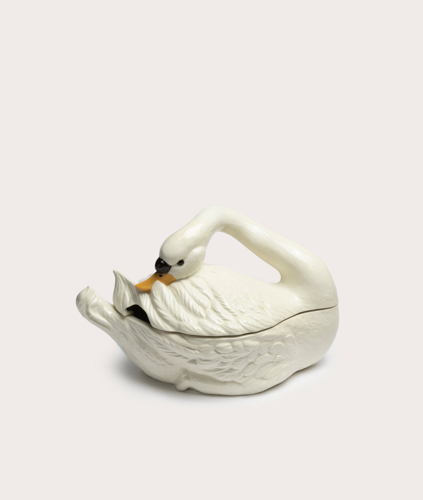 Swan Tureen, Luce