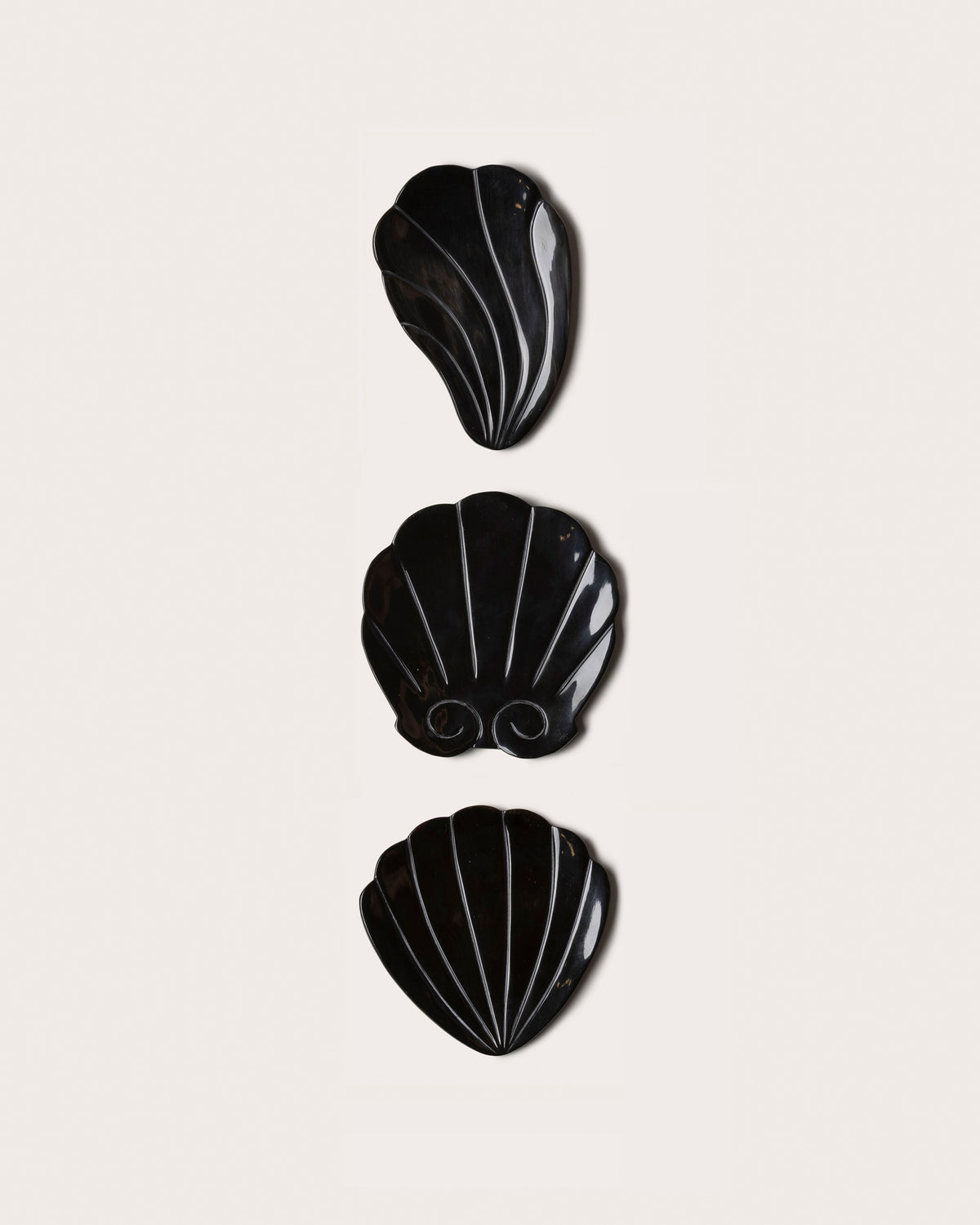Shell Dish Trio, Horn